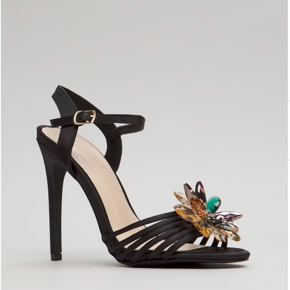 Flower pendent heel 🌸🌸🌸